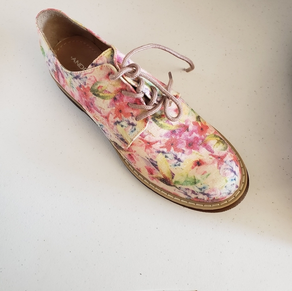 Women's Loafers Shoes With Floral Pattern Size 9 - Picture 2 of 5